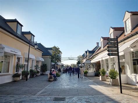 la vallée village outlet mall